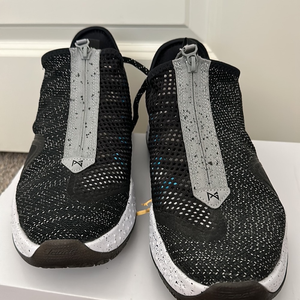 Nike Air Strobel men’s size 9.5 sneaker - Picture 3 of 6